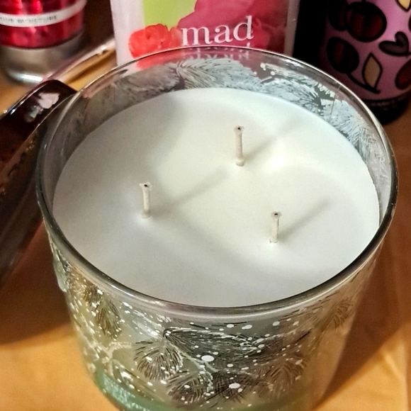Bath & Body White Eucalyptus & Sage 3-Wick Candle 14.5 oz - Picture 2 of 2
